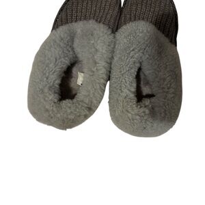 Pre-Owned Cozy Gray UGG Slippers